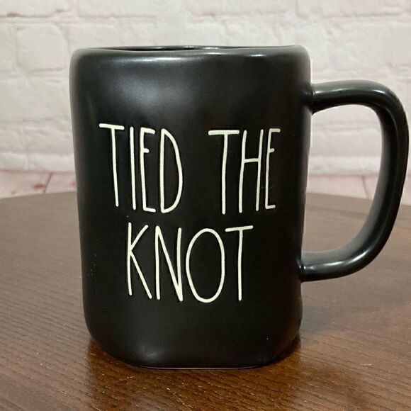 New RAE DUNN Artisan BLACK MUG “TIED THE KNOT” - Picture 1 of 4